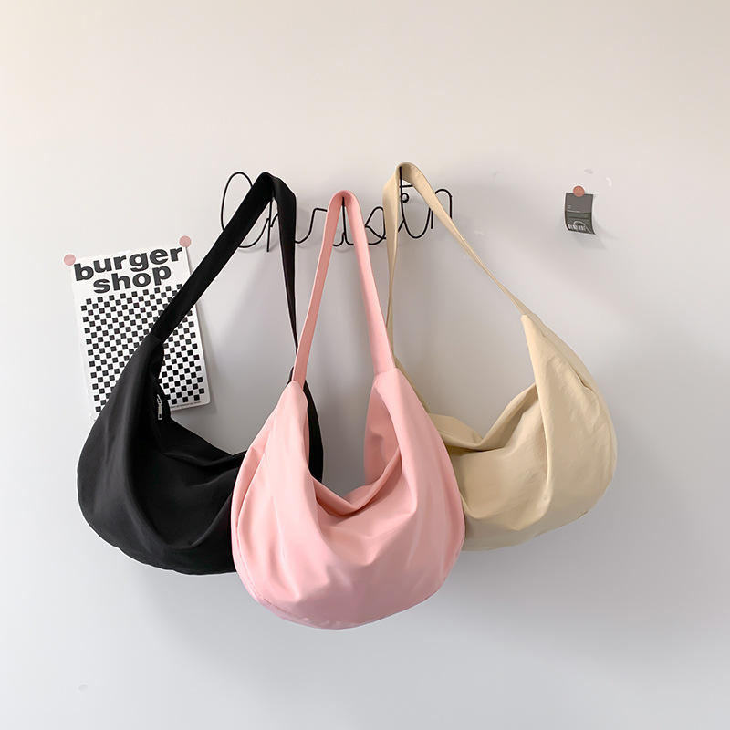 Large Capacity Custom Logo Shoulder Bag Fashion Literary Nylon Messenger Bag