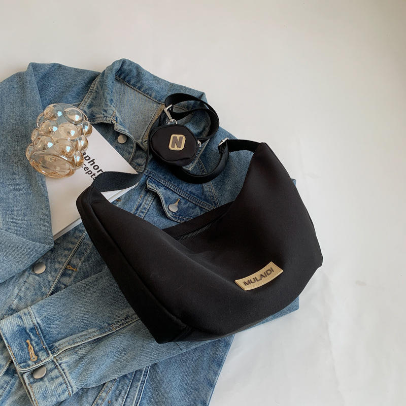 Manufacturers Custom Logo Shoulder Messenger Bag Simple Fashion Dumpling Bag