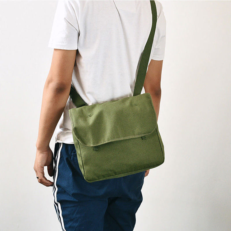 Spot Wholesale Nostalgic Retro Messenger Bag Large Capacity Military Style Travel Bag
