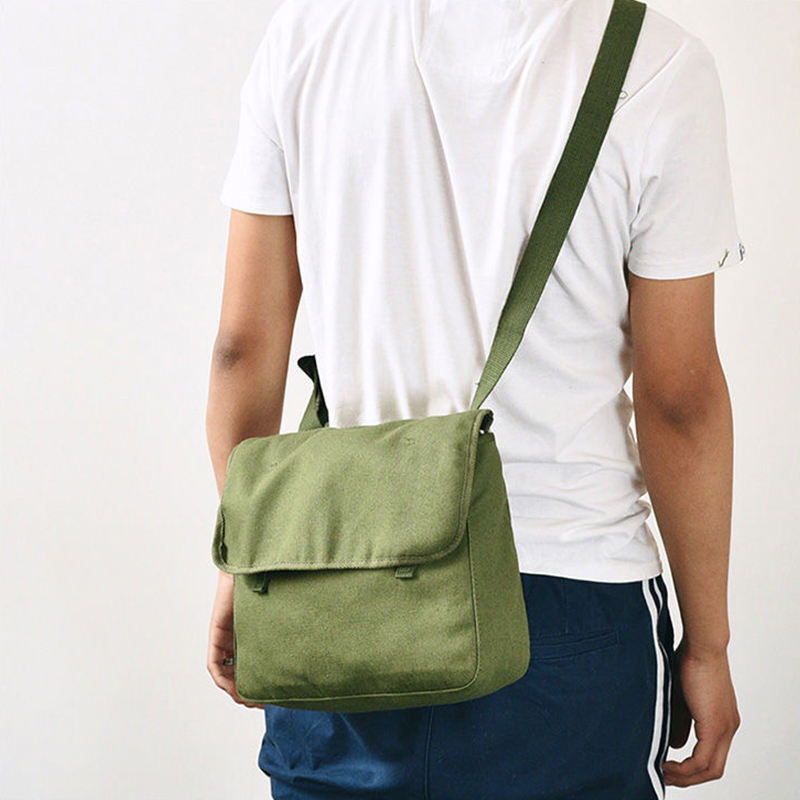 Spot Wholesale Nostalgic Retro Messenger Bag Large Capacity Military Style Travel Bag