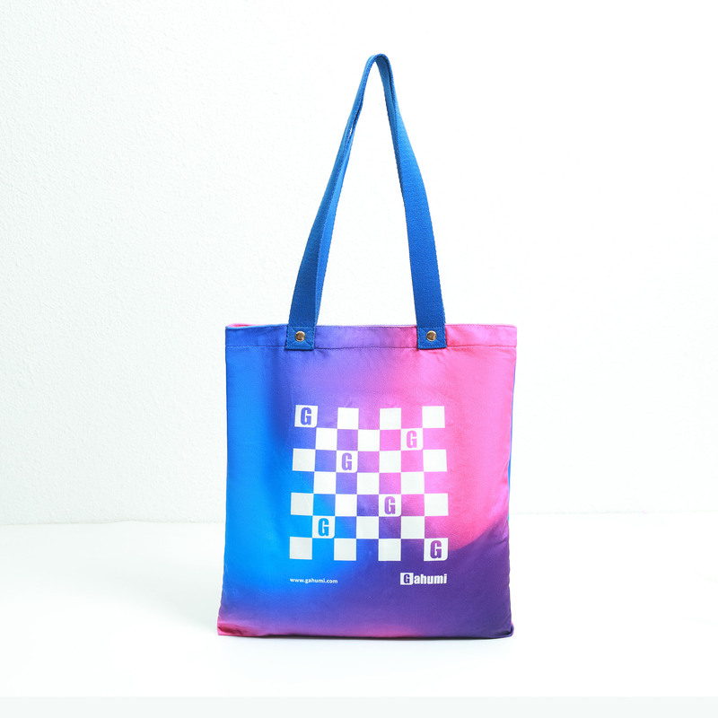 Gradient color canvas bag with studs