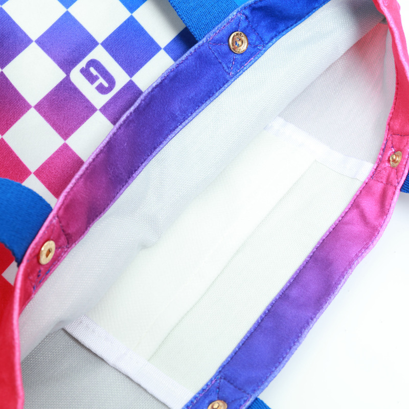 Gradient color canvas bag with studs