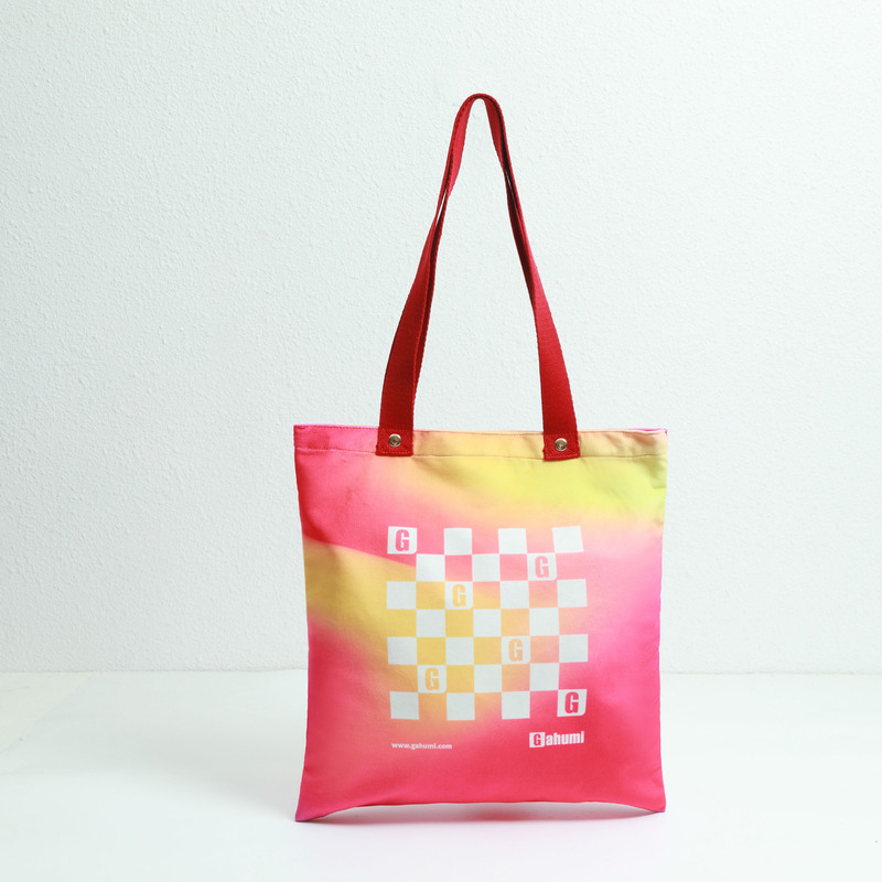 Gradient color canvas bag with studs