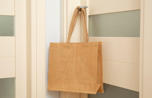 Canvas Bags: The Eco-Friendly Fashion Accessory for All Seasons