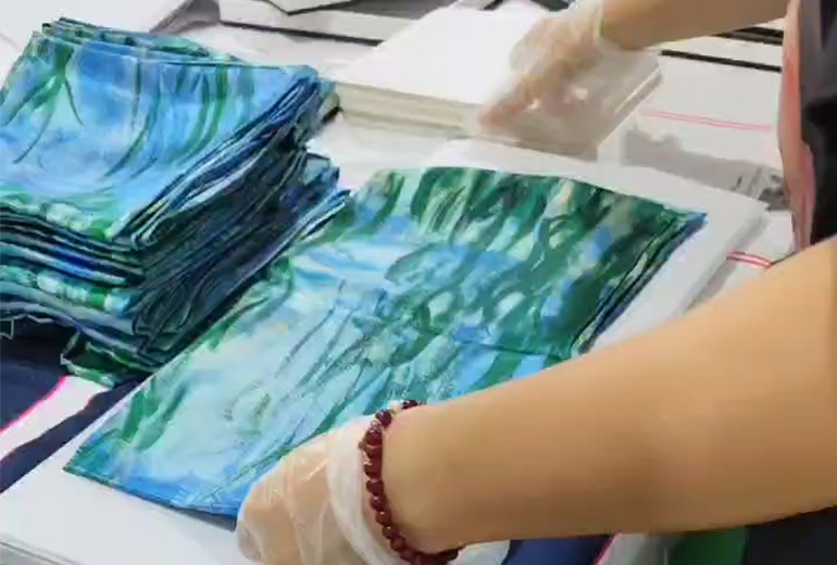 Jiuji Biology: On-Time Delivery of 12,000 Custom Scarves and Canvas Bags in 30 Days