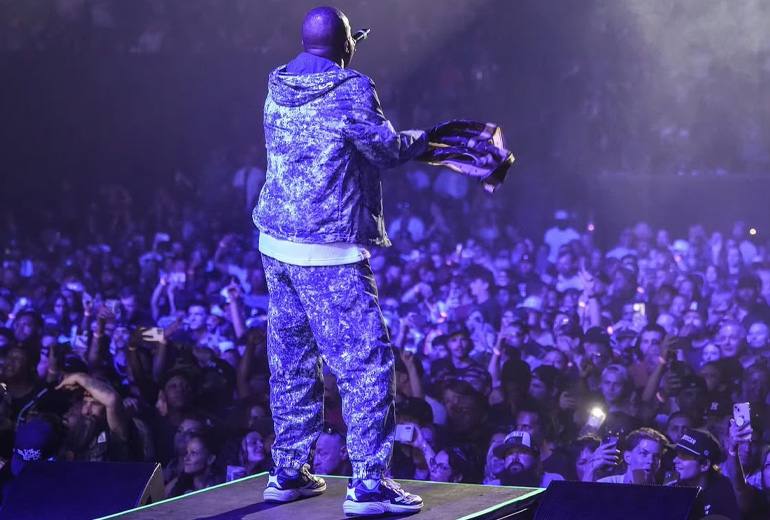 SLUMERICAN 10,000 Custom Bandanas Delivered Precisely in 20 Days, Debuted at Grammy Awards