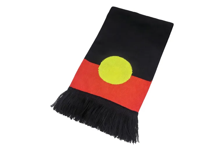 Gahumi: Custom Fan Scarves OEM 500 Units in 13 Days for Kate Corrigan