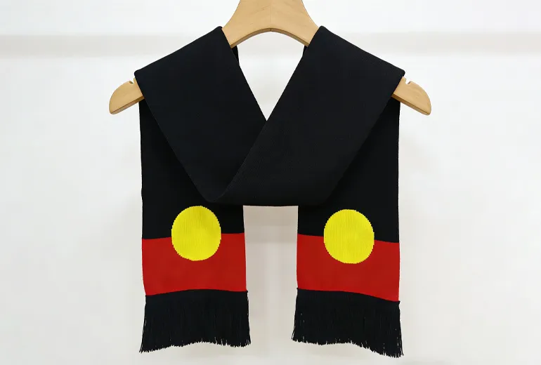 Gahumi: Custom Fan Scarves OEM 500 Units in 13 Days for Kate Corrigan