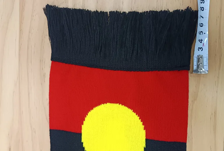 Gahumi: Custom Fan Scarves OEM 500 Units in 13 Days for Kate Corrigan