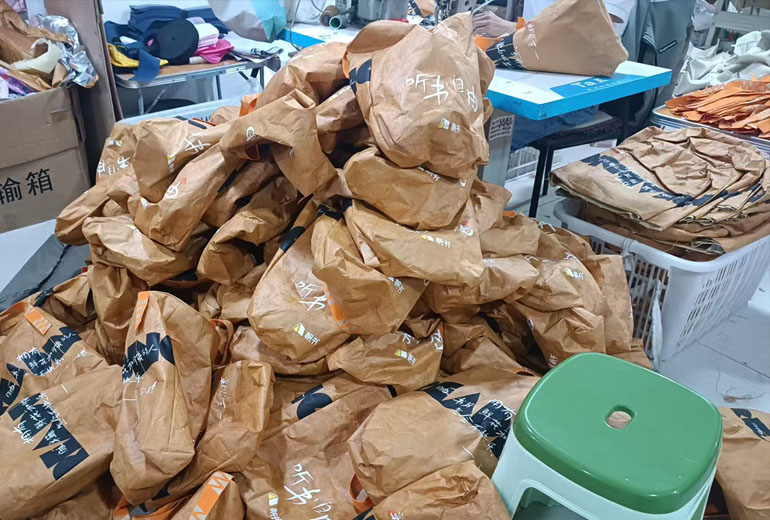 FanBook Customized 15,000 Dupont Paper Bags for Member Recharge Activity