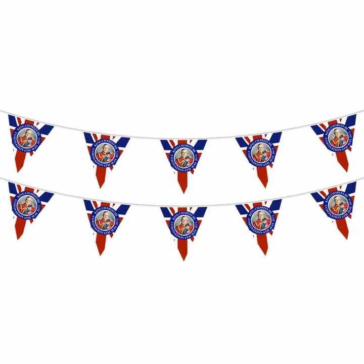 Triangular string flag