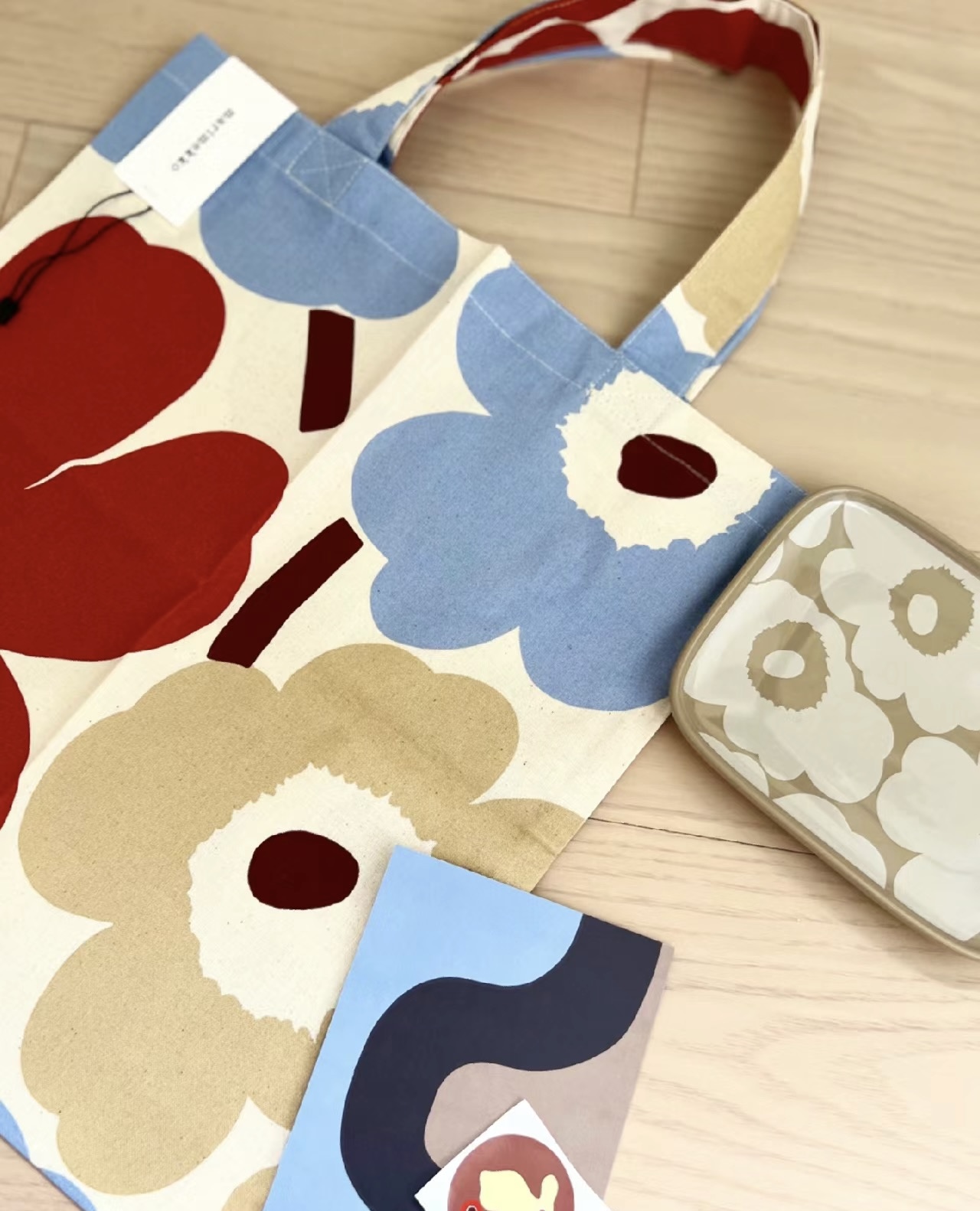 The Evolution of Tote Bag Designs: From Utility to Fashion Statement