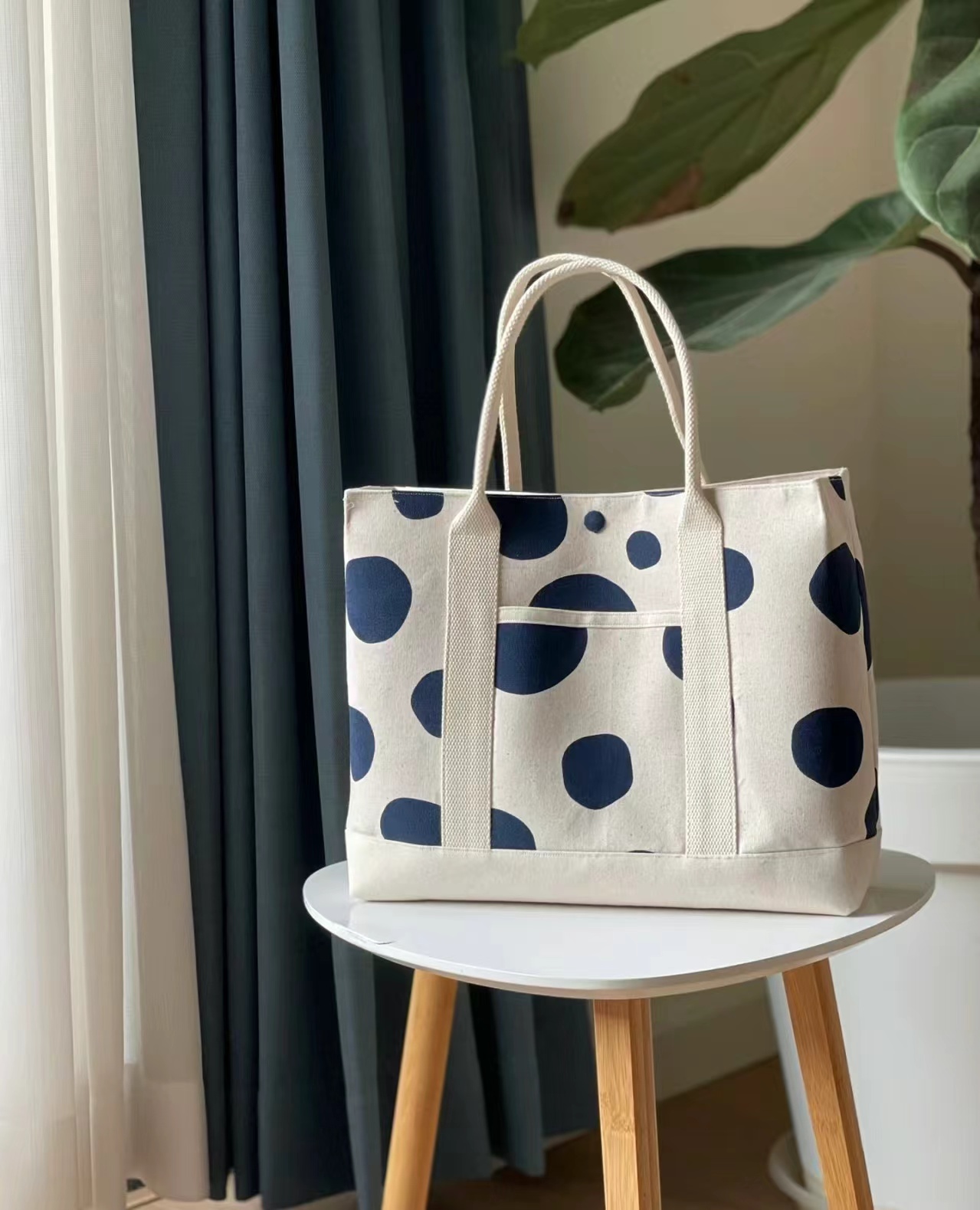 The Impact of Influencers and Celebrities on Tote Bag Designs